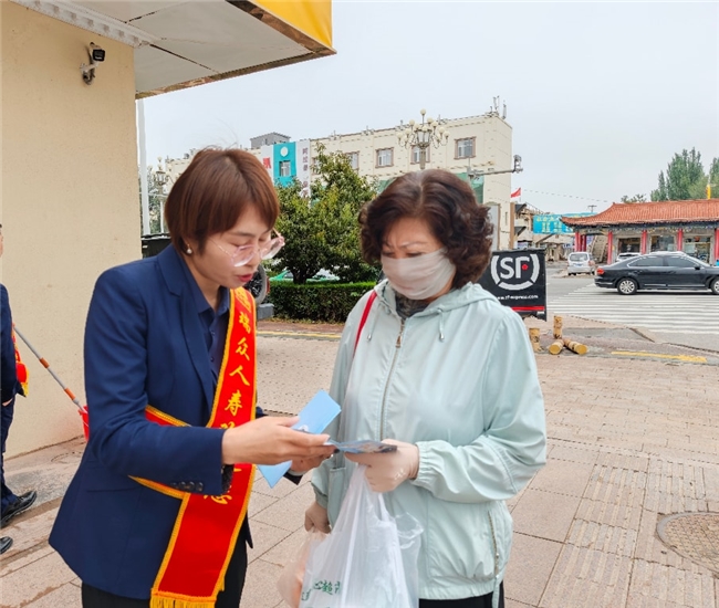 金融教育宣传周｜金融护航新业态 消保走进网约车—瑞众保险阿拉善中支开展两司两员专项宣传